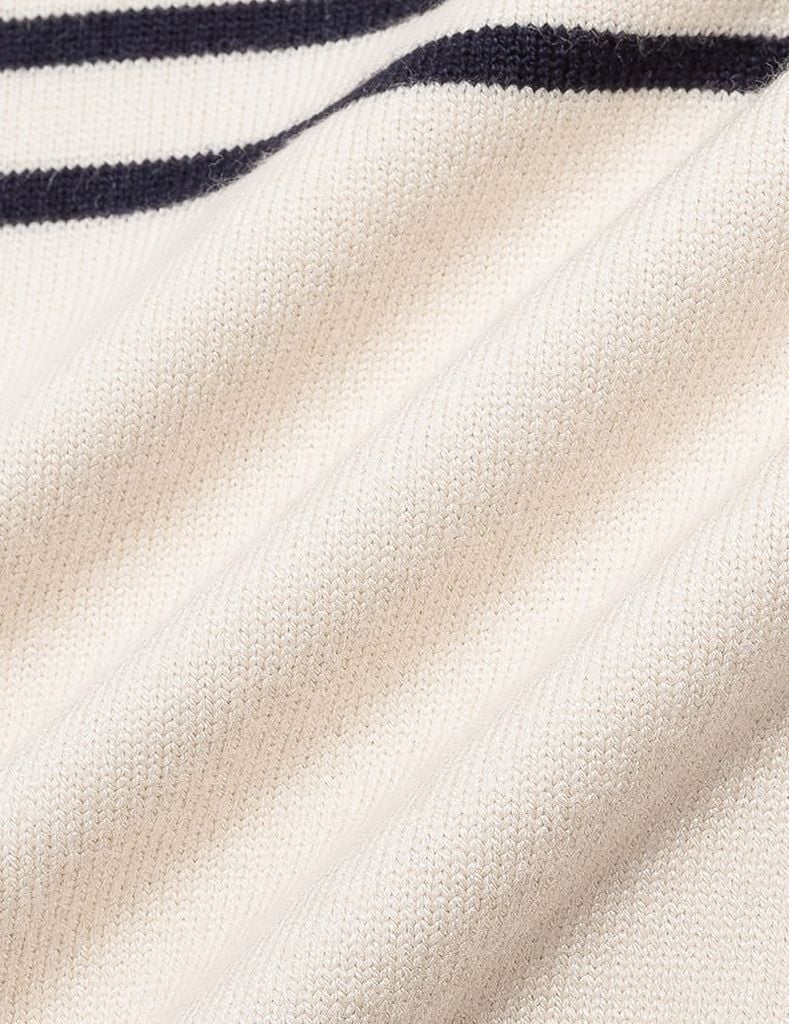 Áo Len Dài Tay Trắng In Chữ "STILLNESS"