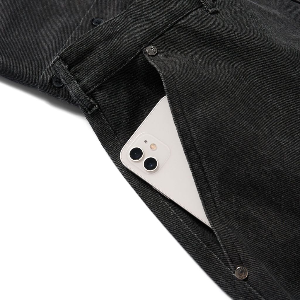 Quần Short Denim Đen Rửa Trôi Thêu Hình Mickey